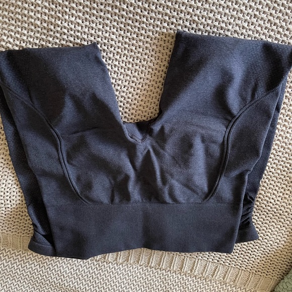 Lululemon Navy Cropped Leggings - Picture 4 of 7